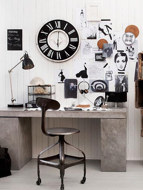 Kreatywne biurko z kolażem zdjęć na ścianie